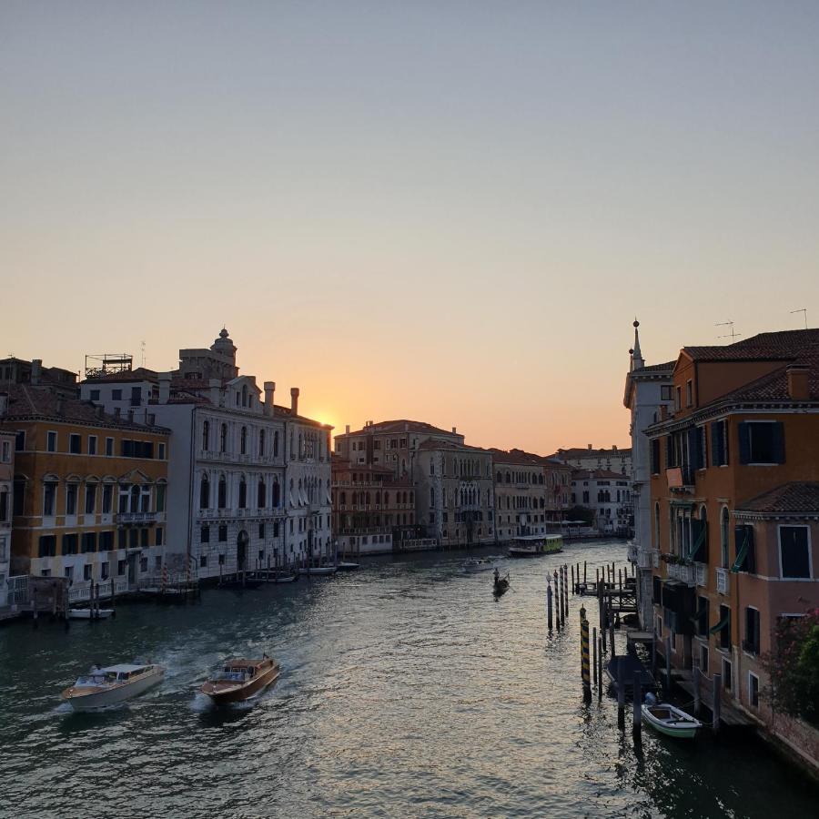 Central Lovely Typical Rooms Rialto Venedig Exteriör bild